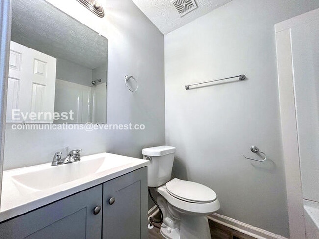 Building Photo - 30 Oak Grove Ln NW