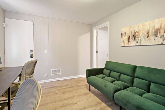 Building Photo - 207 N Beverly St