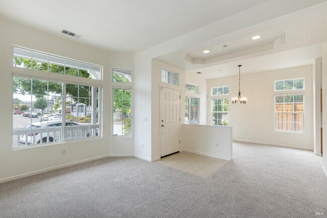 Building Photo - 201 Spur Ridge Ln