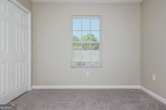 Building Photo - 245 Coral Cir