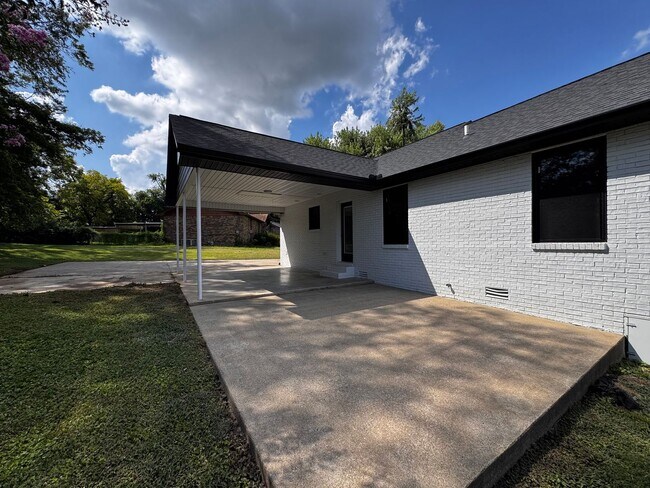 Building Photo - 925 Laurie Ln