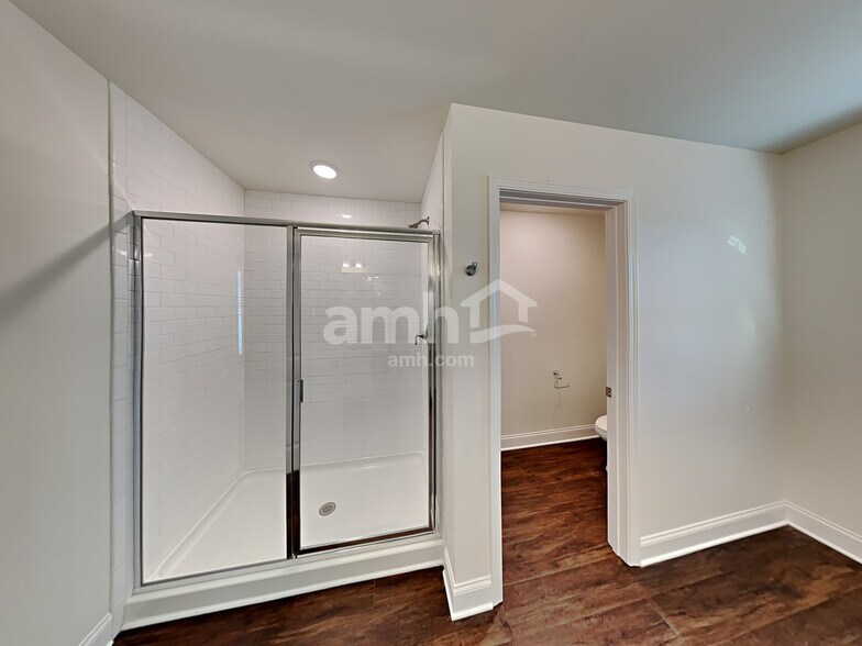 Building Photo - 451 Summit View Ct