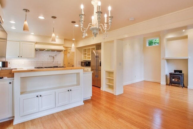 Building Photo - 1086 Village Loop