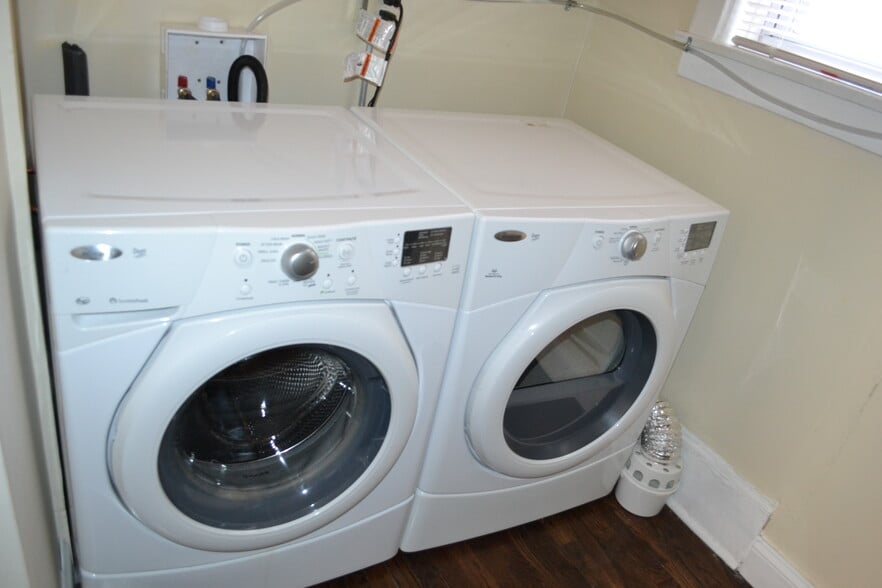 Building Photo - 4820 N Albany Ave