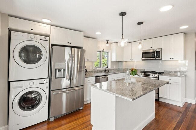 Primary Photo - 159 Cowper St