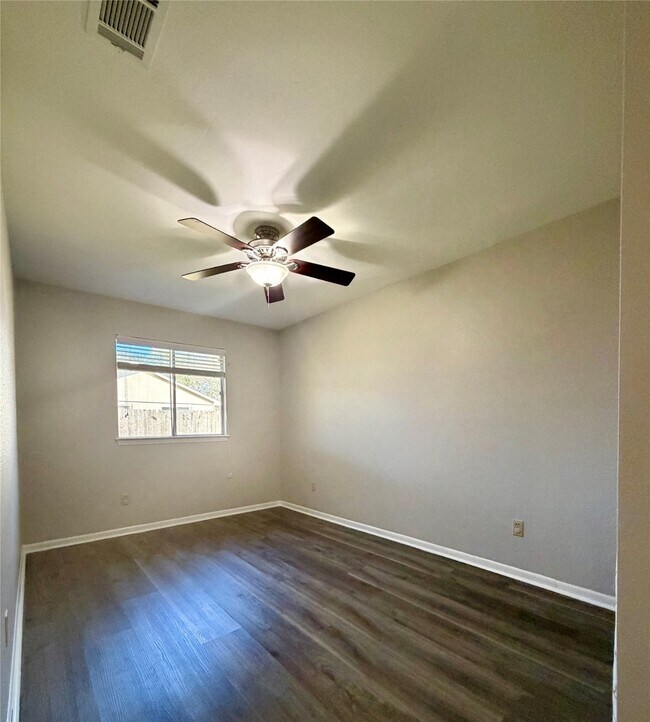 Building Photo - 2406 Lively Ln