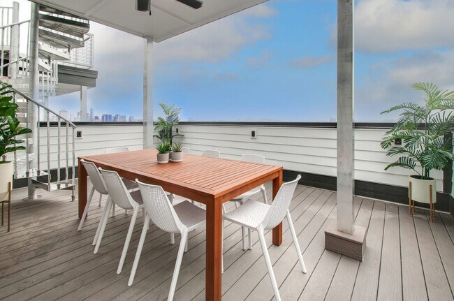 Building Photo - 2807 Delaware Ave