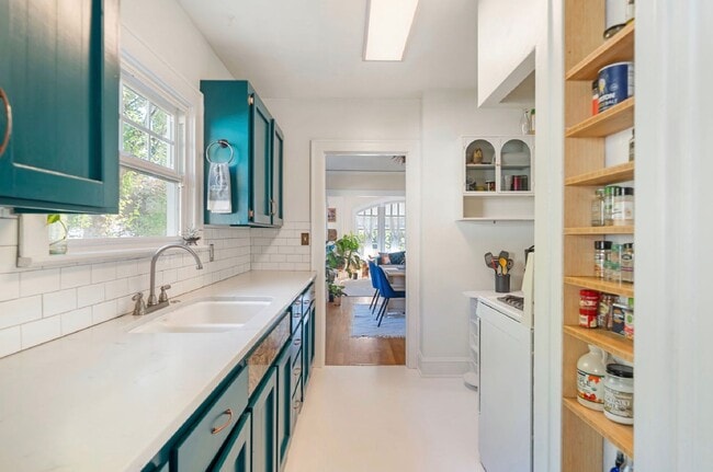Building Photo - Rich Mediterranean Style Home - Separate Living Quarters 3 Bedrooms + office, 2 Kitchens - Walkth...
