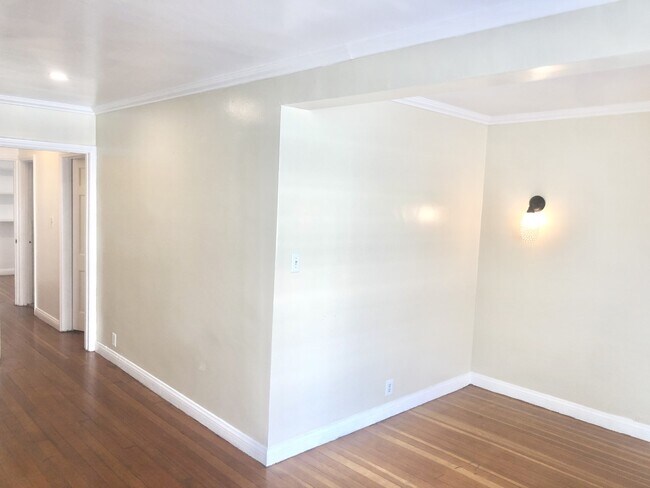 Building Photo - 108 Witmer St