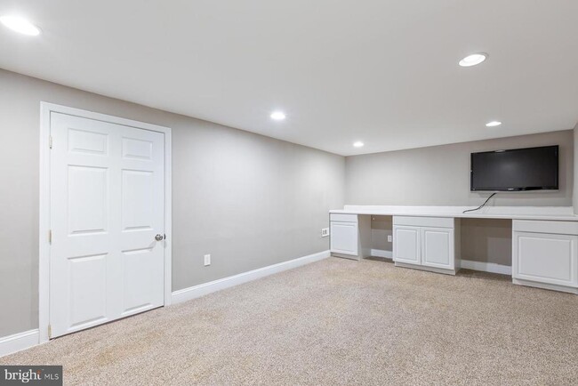 Building Photo - 5650 Sheerock Ct