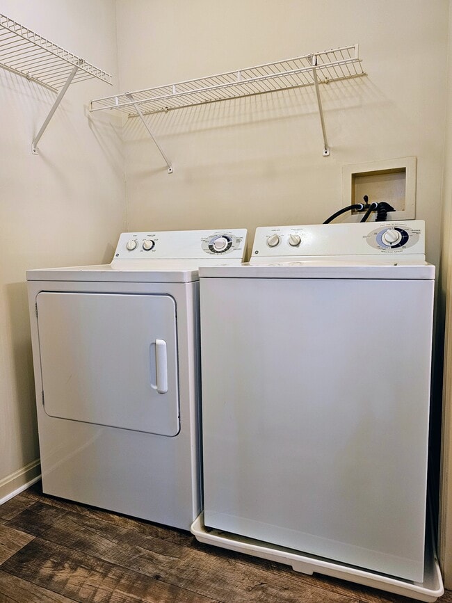 Building Photo - 88 Robinhill Dr