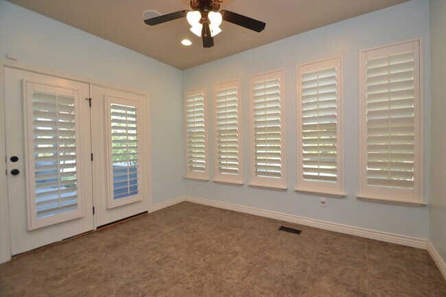 Building Photo - Stunning 6 bedroom 3 bathroom home in Daybreak South Jordan!!!