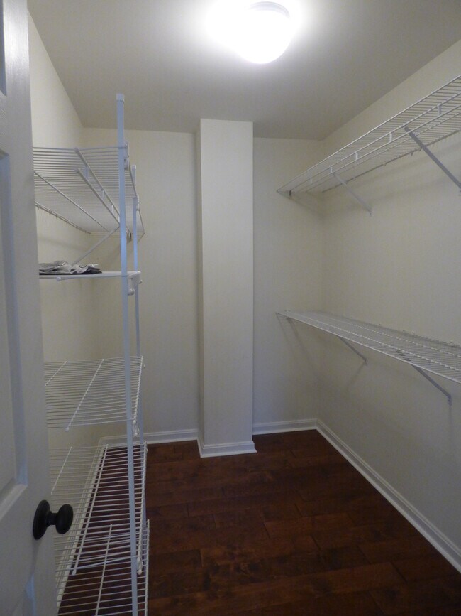 Building Photo - LOVELY HOME in Hamburg; Renovated, Garage, Many Upgrades!