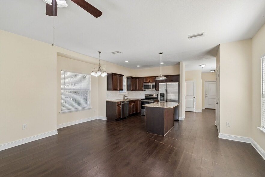 Building Photo - 2322 W Chestnut St