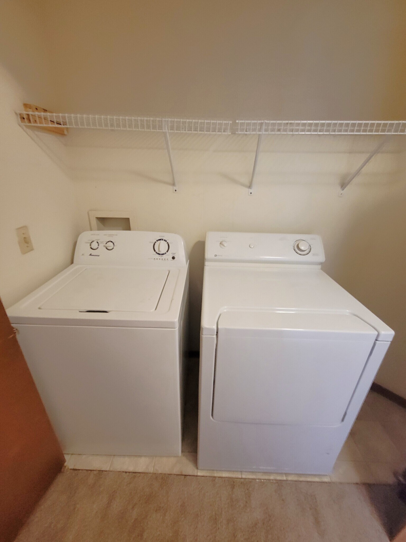 Building Photo - 855 Highview Dr