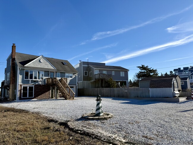 Building Photo - 256 Alley Ave