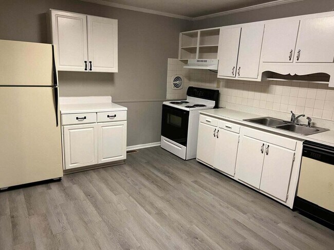 Building Photo - 2391 Allen Dr