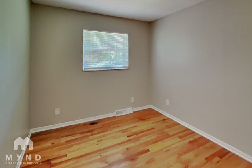 Building Photo - 5621 Oakmont Dr