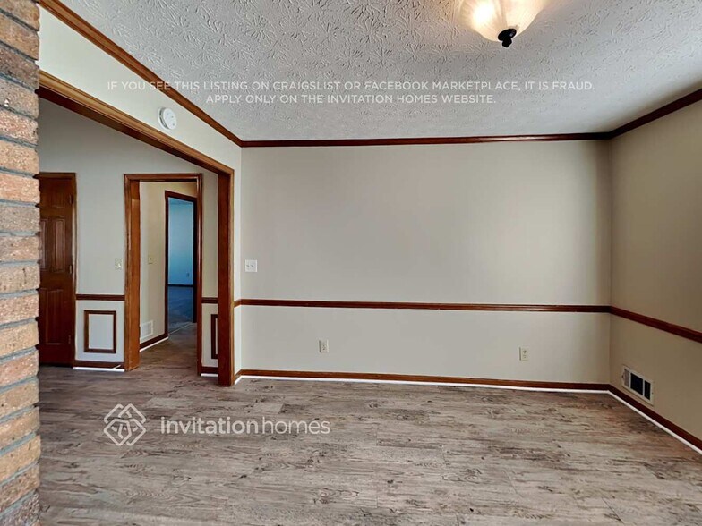 Building Photo - 1231 Great Oaks Dr SE