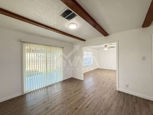 Building Photo - 317 E Lindbergh Blvd