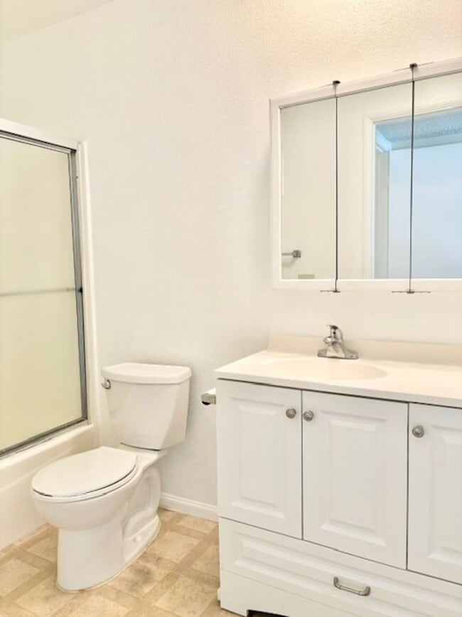 Building Photo - Port Hueneme | 2 Bed + 2 Bath | OCEAN VIEW...