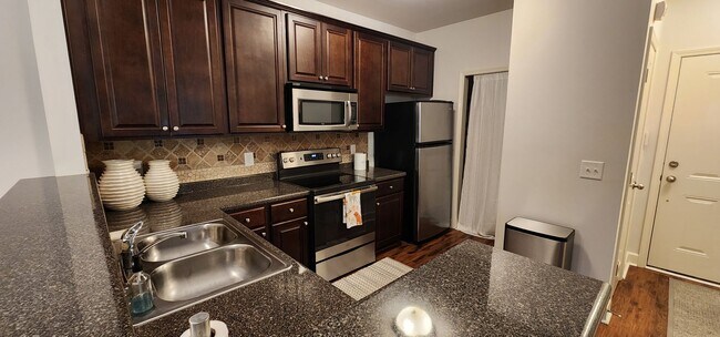 Building Photo - Lenox Village Apartment