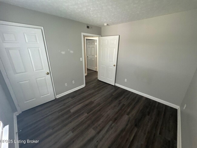 Building Photo - 4103 Blue Lick Ct