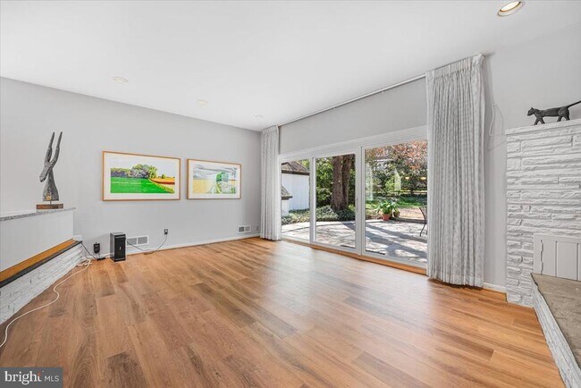 Building Photo - 4838 Drummond Ave