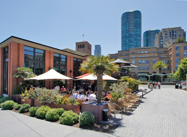 Building Photo - 400 Spear St