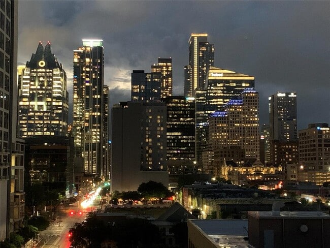 Building Photo - 507 Sabine St