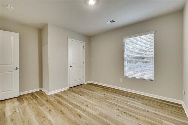 Building Photo - 6099 Whitewater Dr