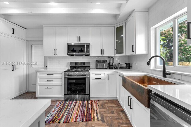 Building Photo - 149 Fern Way