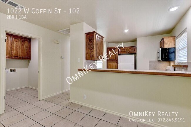 Building Photo - 1022 W Coffin St