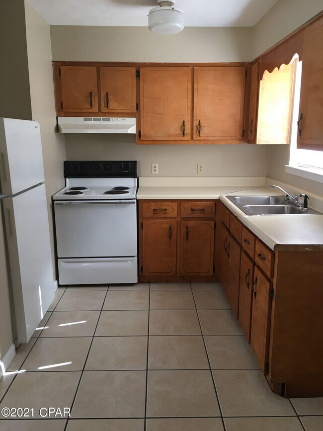 Building Photo - 718 S Gay Ave