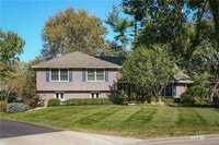 Building Photo - Rare lease opportunity in Leawood + Spacio...