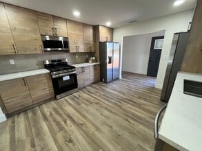Building Photo - Brand New Remodel (2026)!! 5 Bedroom 3 Bathroom Home Near Campus!!