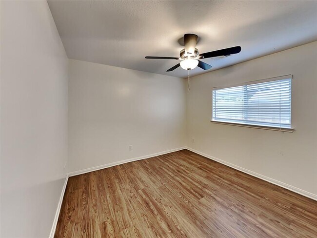 Building Photo - 17602 Coventry Oaks Dr