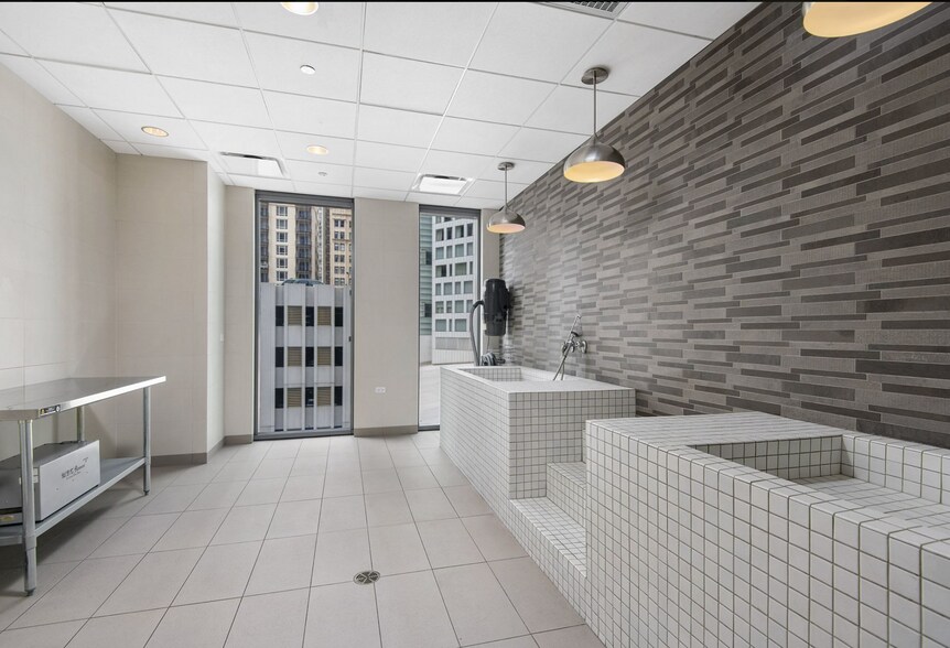 Building Photo - 50 E Chestnut St