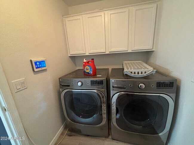 Building Photo - 9205 W Cordes Rd