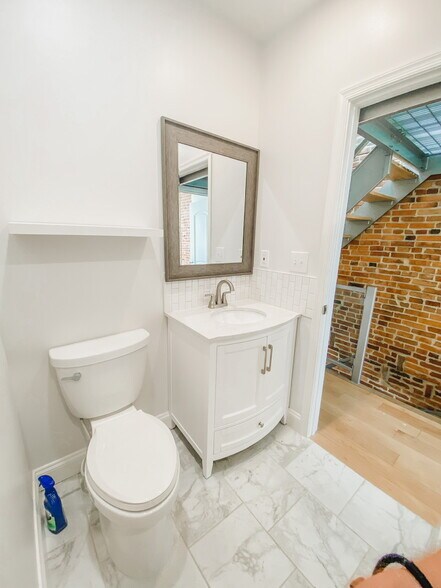 Building Photo - 1413 Anchor St