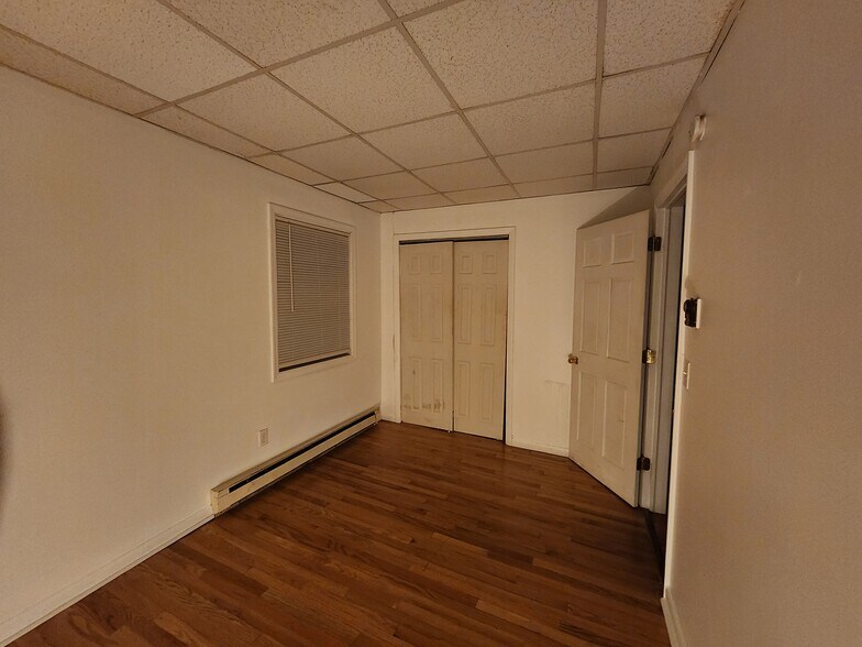 Building Photo - 534 Morris St