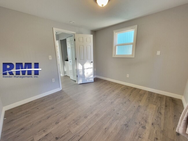 Building Photo - Waterfront Living in the Heart of Bremerton!!