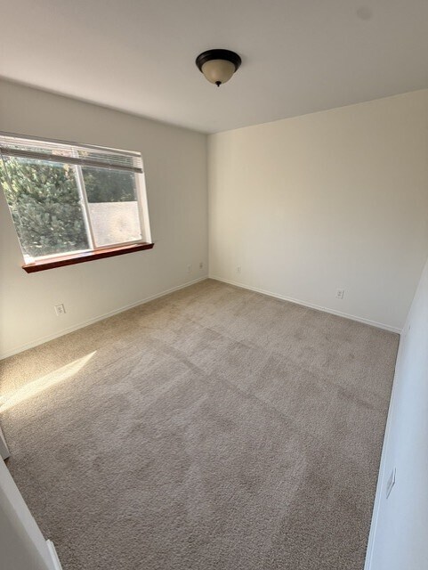 Building Photo - 1554 Amethyst St SE