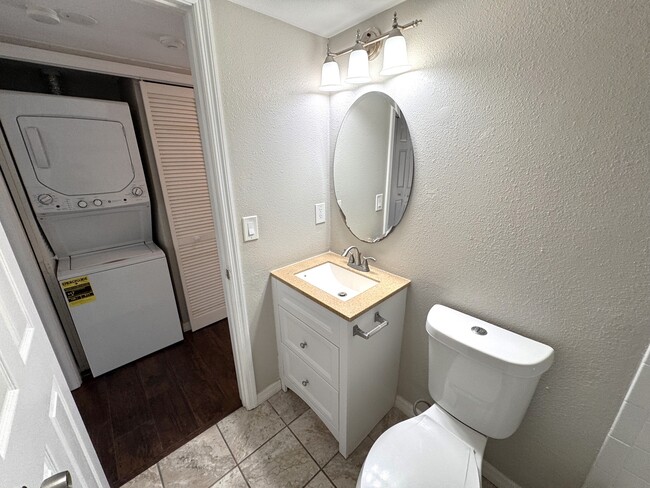 Building Photo - 7113 E Bank Dr