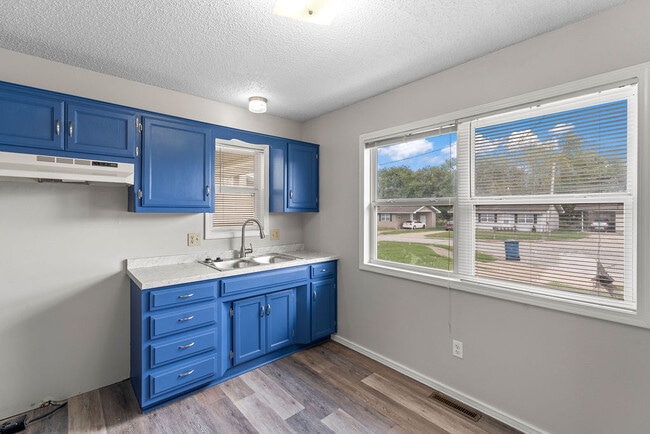 Building Photo - 2462 N Homewood Ave