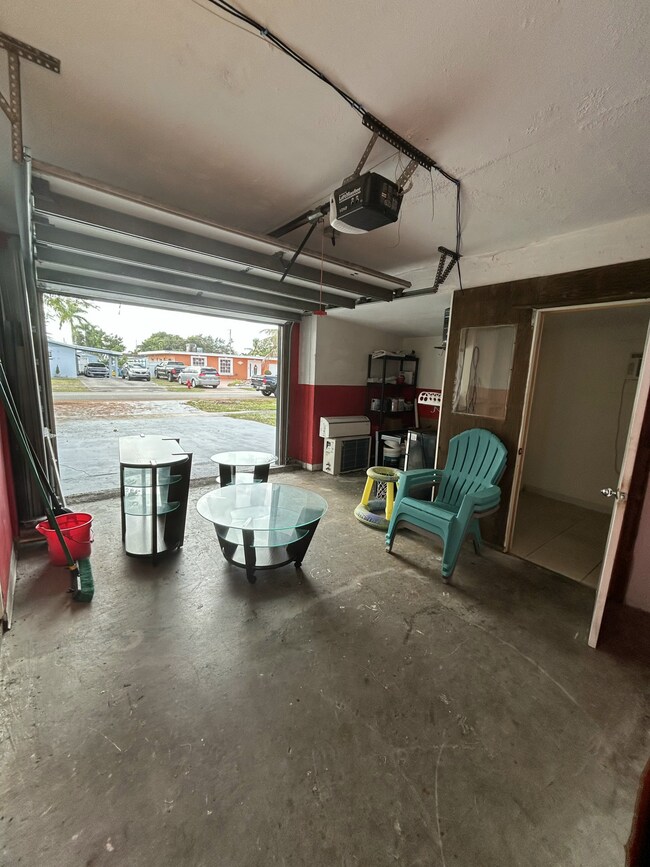 Building Photo - 5839 Daphne Dr