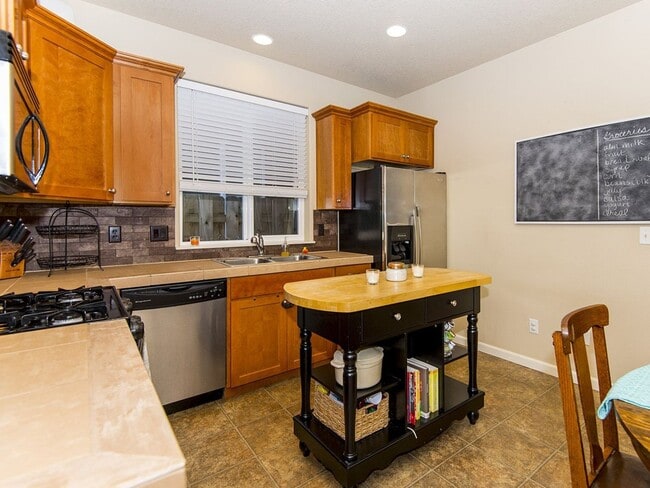 Building Photo - Great four bedroom home in Beaverton!