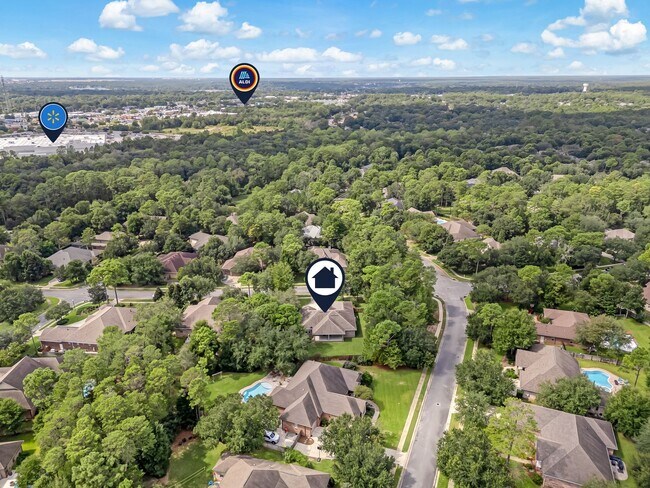 Building Photo - Gorgeous Southern Living Home in Coveted S...