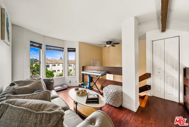 Building Photo - 906 Kings Rd