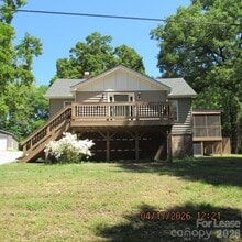 Building Photo - 10922 Hilton Dr